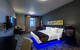 Applause Hotel Calgary Airport By Clique